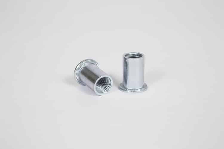 Threaded inserts with cylindrical head made of galvanized steel