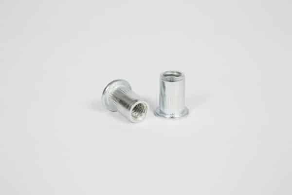 Galvanized steel knurled cylindrical head threaded inserts - Sistemi di ...