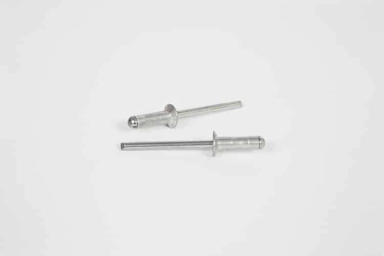 Rivetti unigrip in alluminio chiodo acciaio zincato a testa svasata